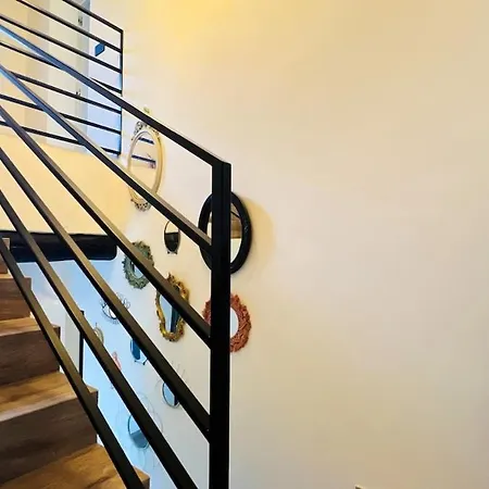 Private Pool In The Heart Of Motor Valley Apartamento