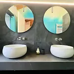 Private Pool In The Heart Of Motor Valley Апартаменты *