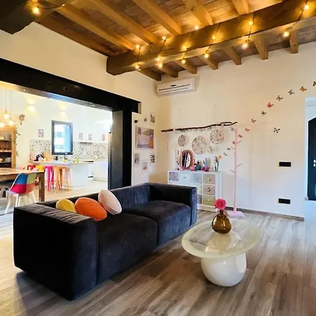 Private Pool In The Heart Of Motor Valley Apartament