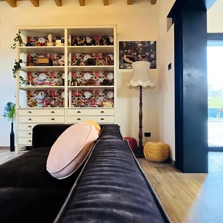 Private Pool In The Heart Of Motor Valley Apartmán *